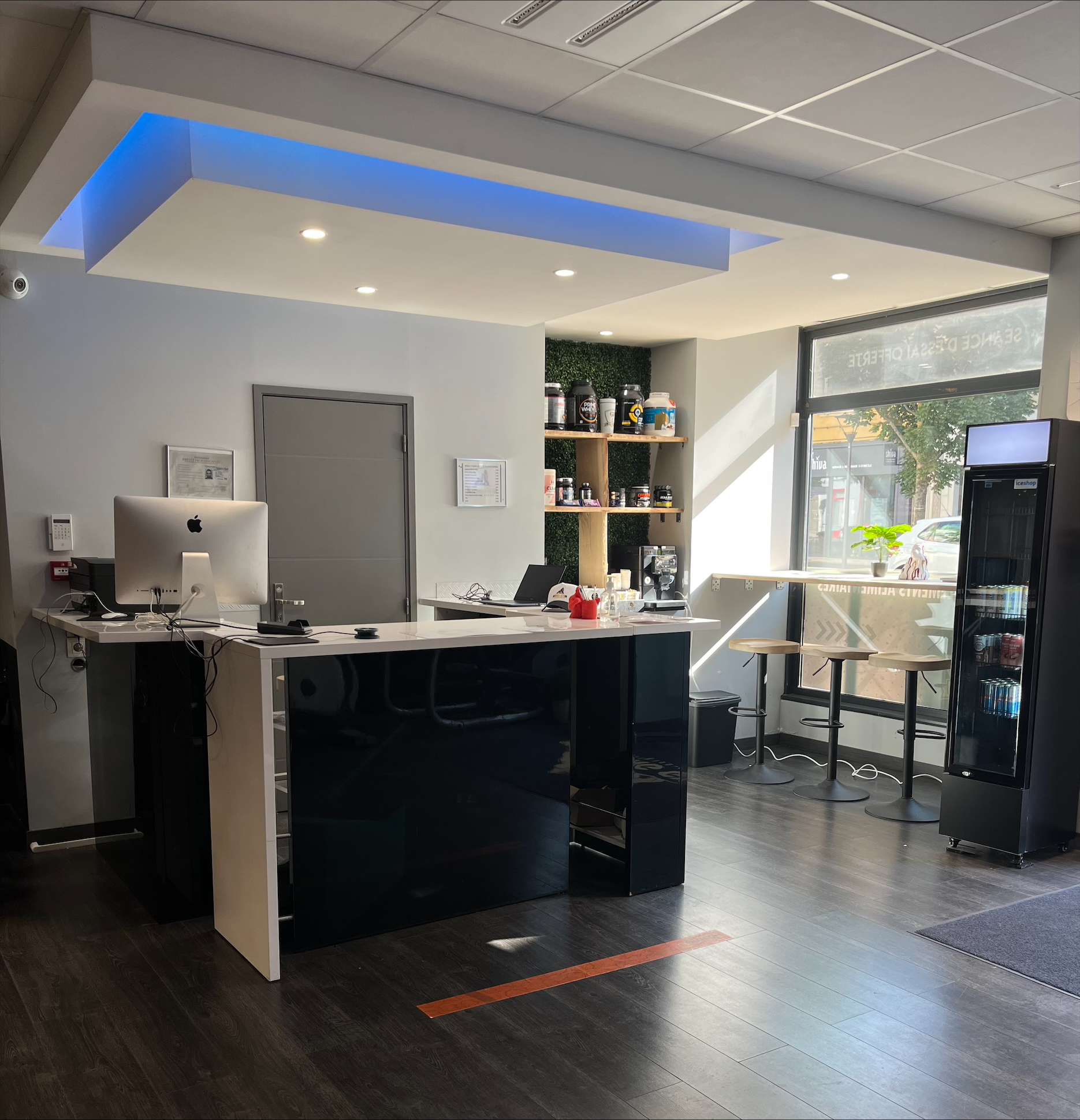Nous sommes ouvert Lundi à Vendredi - 9h-14h & 16h-20h